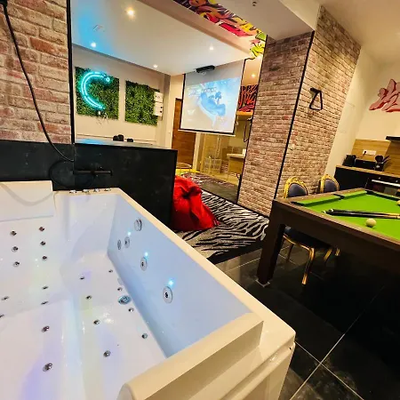 Capsule Street Art - Sauna- Jacuzzi - Playstation 5 - Billard - Netflix - Cinema - Terrasse Apartment